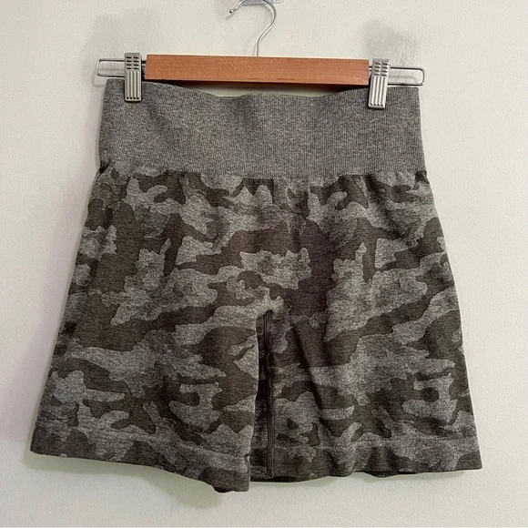 NVGTN Gray Camo Bike Shorts - Picture 3 of 8
